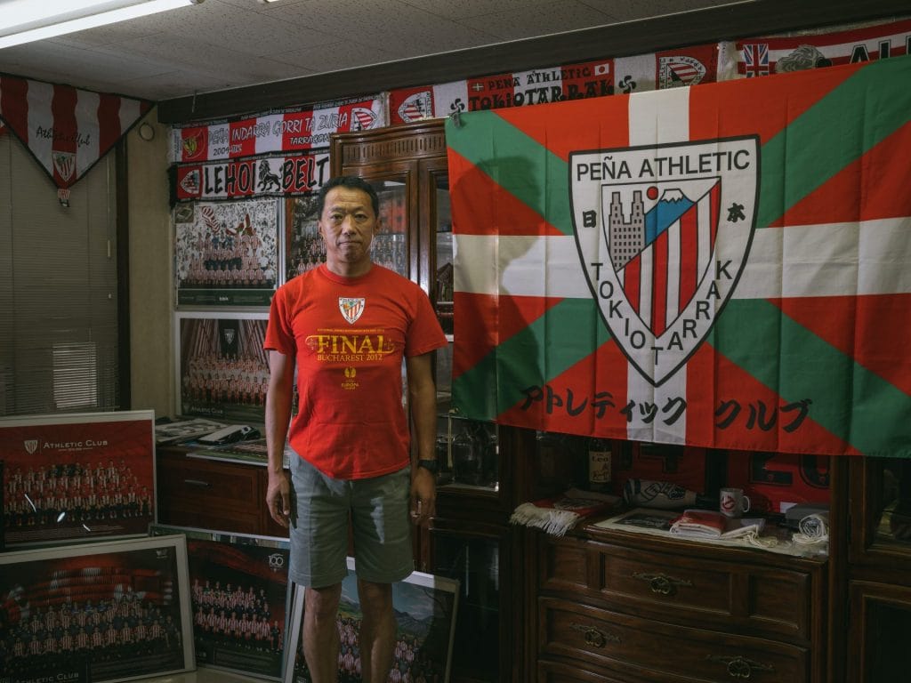 Masami Murakami, fervent supporter du club de football de l’Athletic Bilbao, a transformé
son local, situé dans un quartier résidentiel près
de Shibuya, en
une Maison basque.